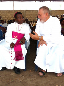 Bischof Nicodeme B. mit Pater Marian Schwark 2011